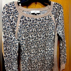 Ladies long sleeve med print sweater